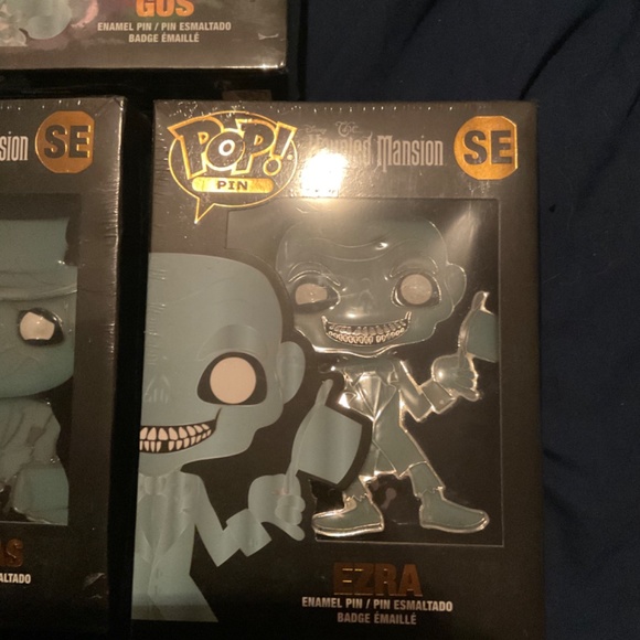 Disney haunted mansion Funko pop pin - Picture 2 of 4